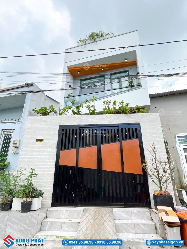 Mặt tiền ấn tượng với phong cách giật cấp chéo phù hợp với khu đất của gia đình