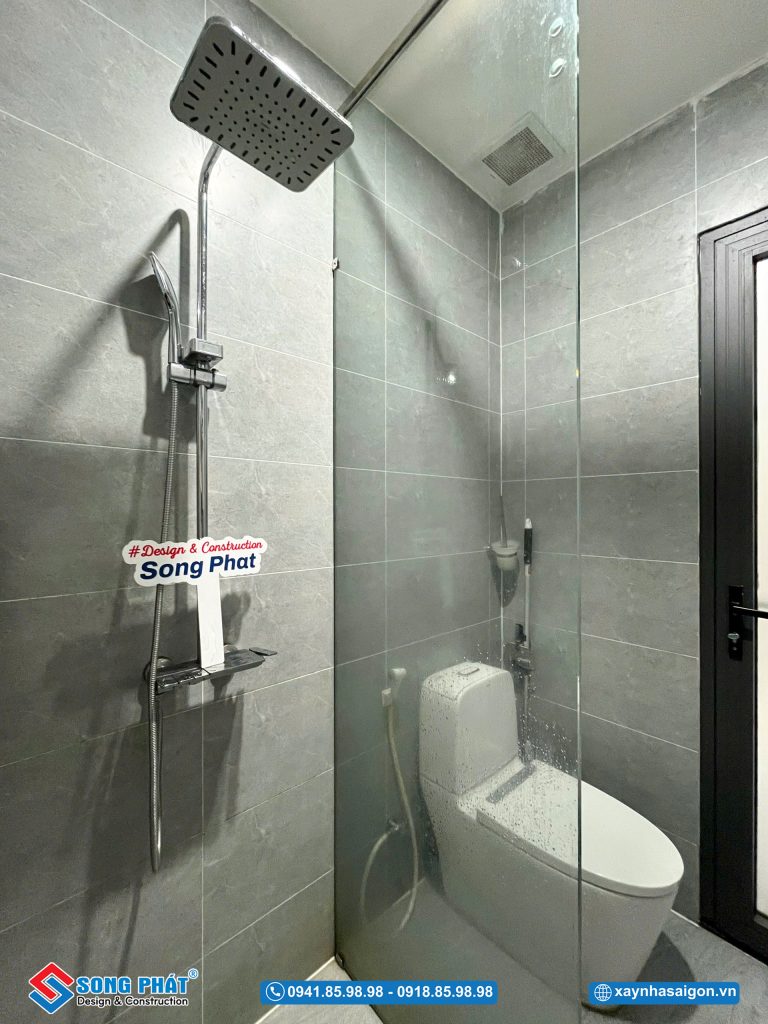 WC chugn tại lầu 3