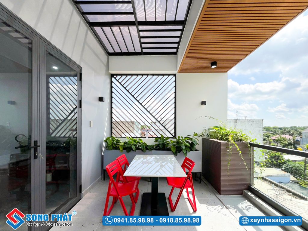 Hệ lam sắt vừa tăng tính thẩm mỹ vừa cản nắng hiệu quả