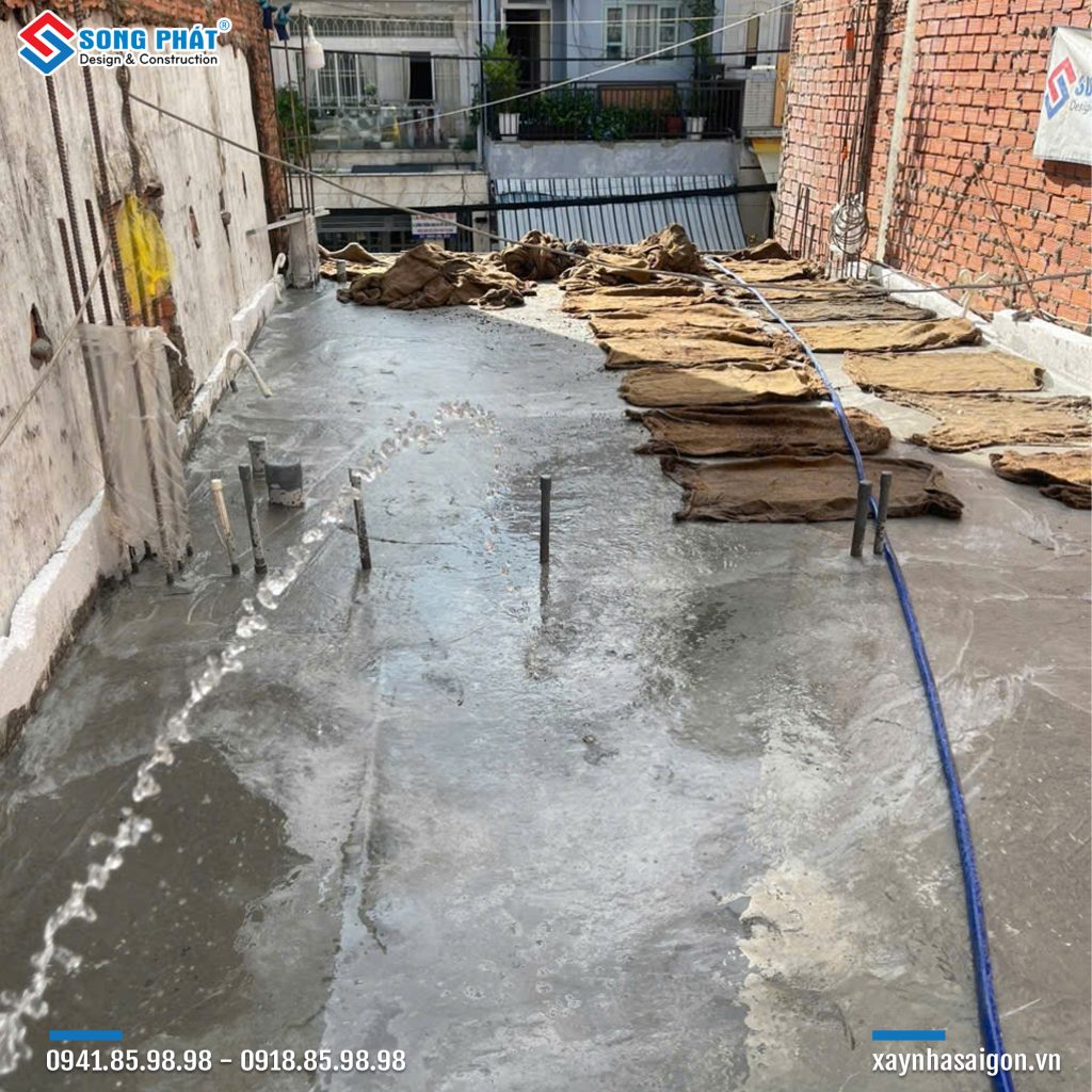 Triển khai bao che, tưới ẩm bảo dưỡng