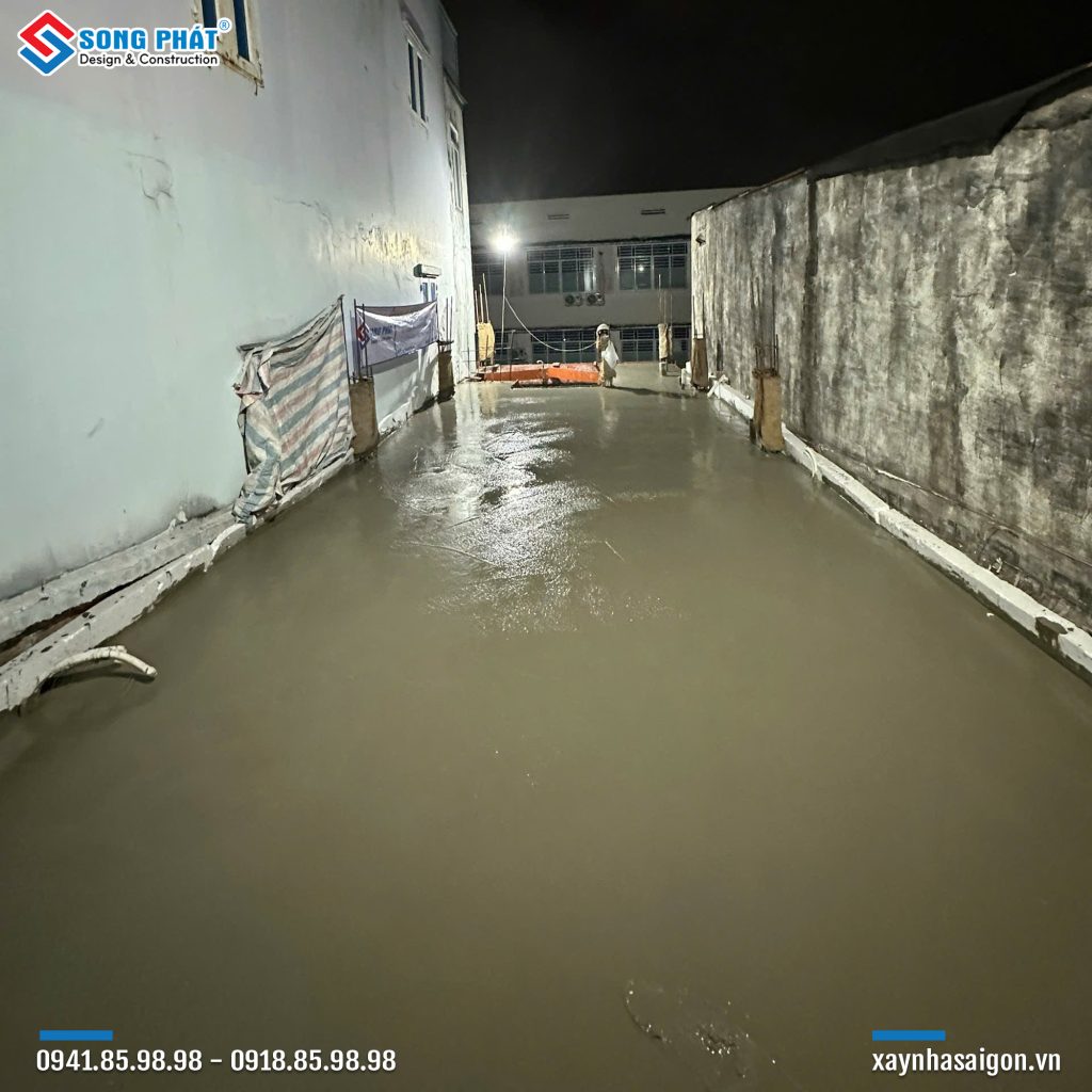 Đổ bê tông sàn lầu 2