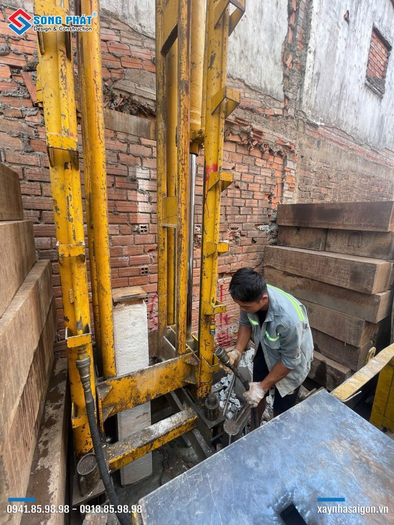 07/10 Thi công ép cọc cho toàn bộ công trình