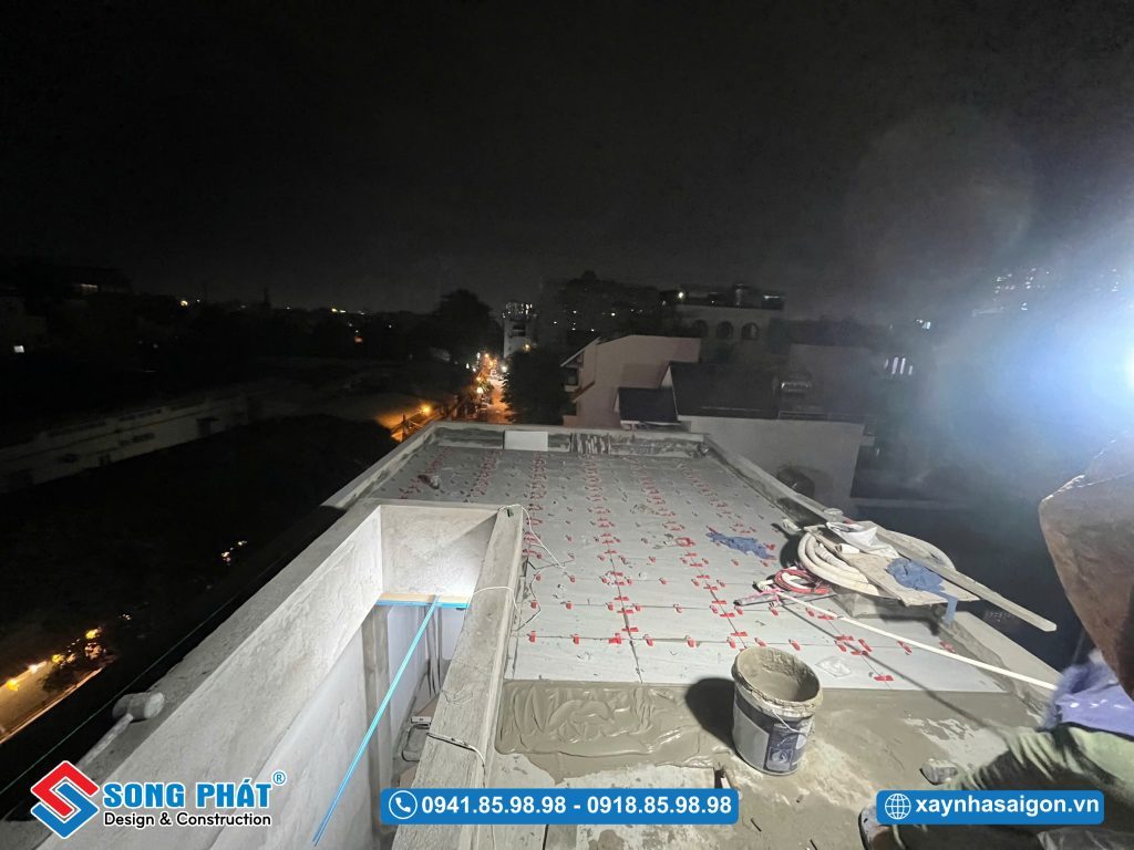 15/07 Ốp gạch sàn mái