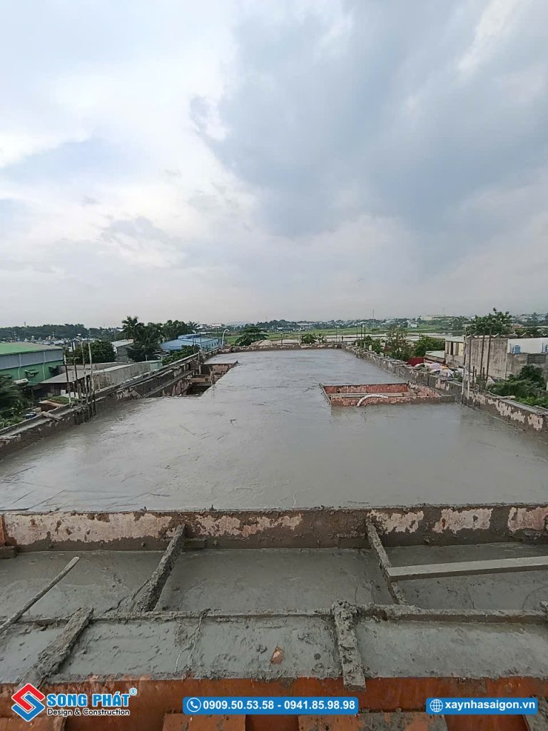 Đổ bê tông sàn mái