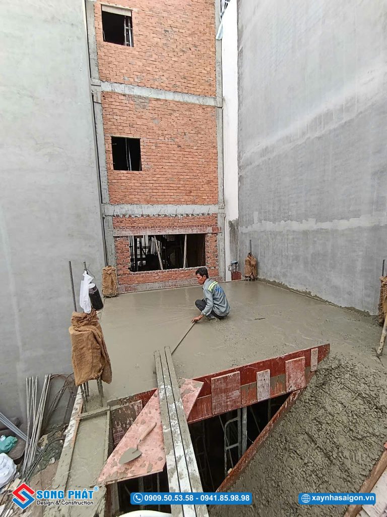 Đổ bê tông sàn lầu 1 