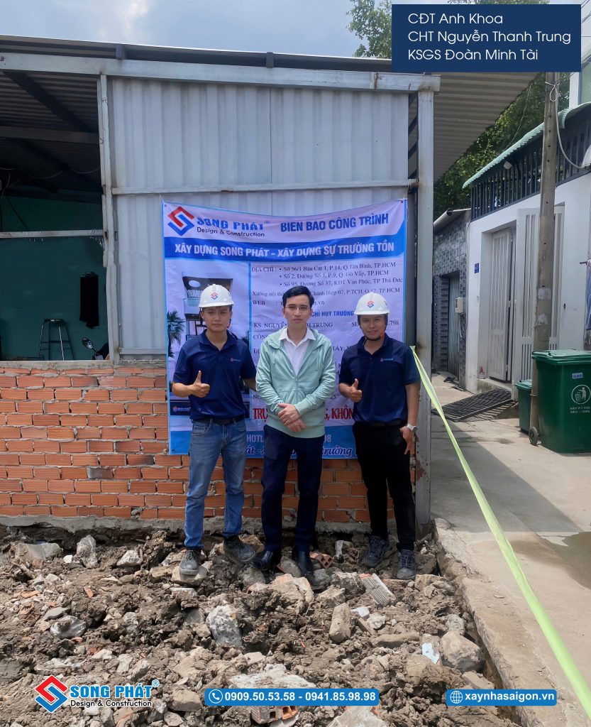 Anh Khoa cùng đội ngũ Song Phát trong buổi khởi công công trình