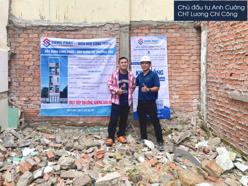 Anh Cường cùng đội ngũ Song Phát trong buổi lễ khởi công