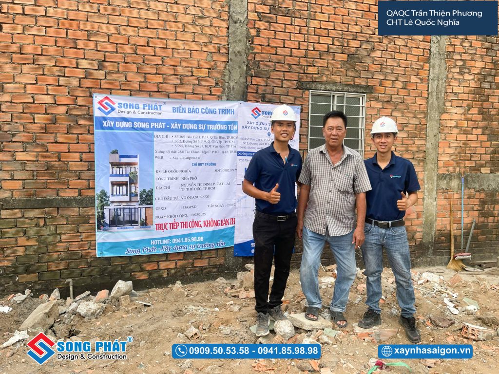 Chủ đầu tư cùng đội ngũ Song Phát trong buổi khởi công công trình 
