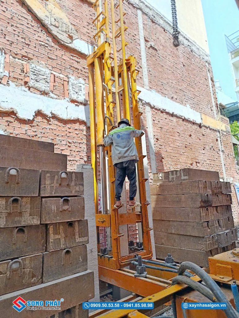 14/03 Thi công ép cọc tải cho toàn bộ công trình 