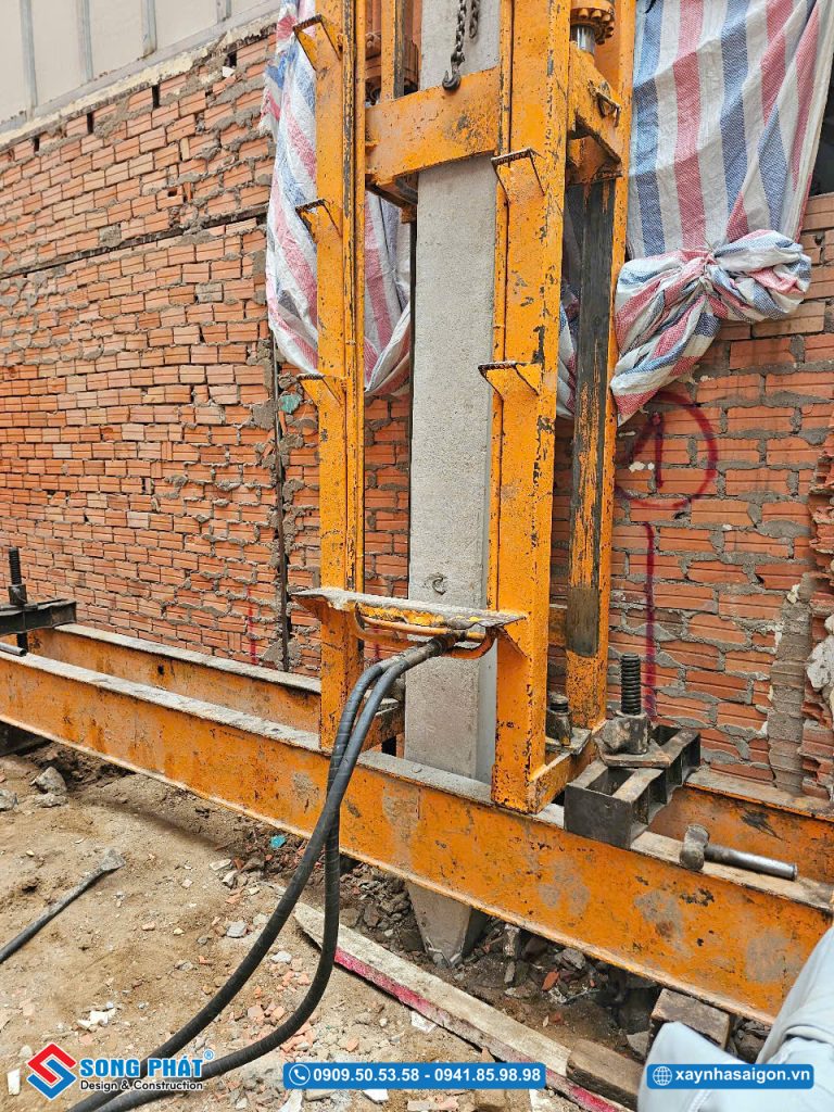 01/04 Tiến hành ép cọc tải cho toàn bộ công trình 