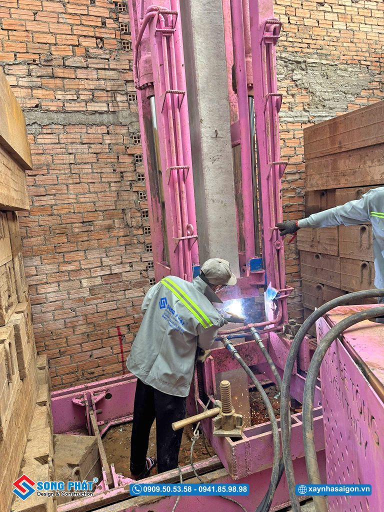 01/04 Thi công ép cọc tải cho toàn bộ công trình 