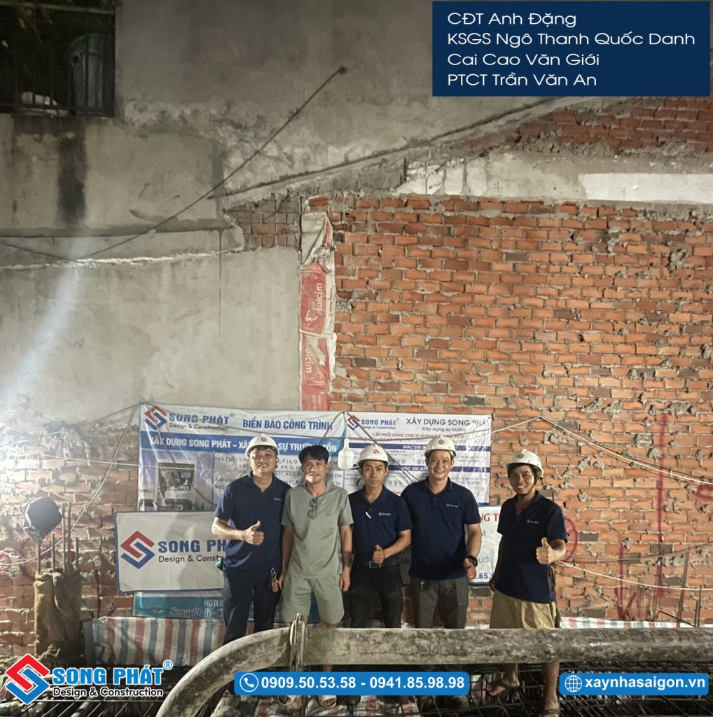 CĐT cùng đội ngũ Song Phát nghiệm thu thép sàn, giám sát quá trình đổ bê tông 