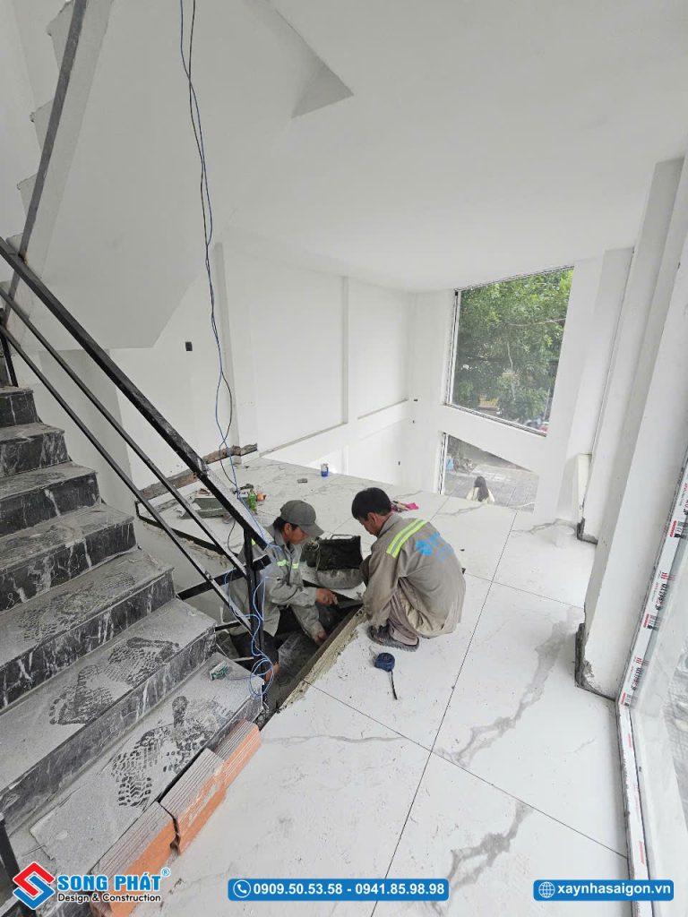 26/06 Ốp gạch tầng lửng 