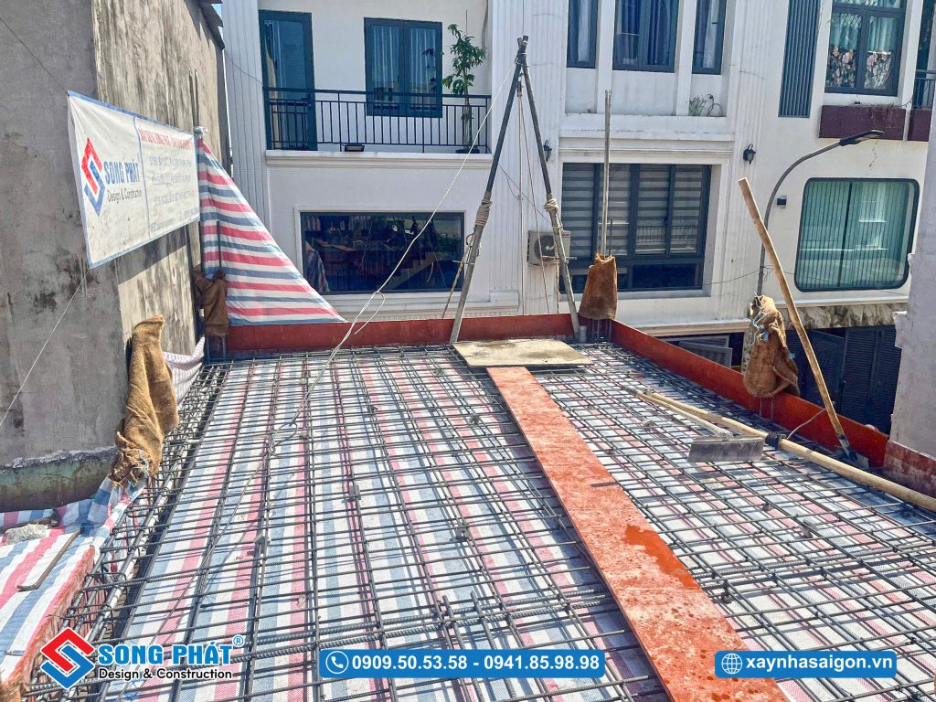 03/03 Hoàn thiện đi thép sàn lầu 1