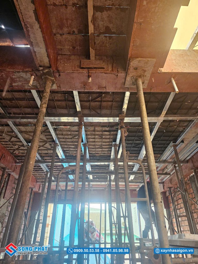 20/05 Gia công lắp đặt coffa dầm sàn lầu 2 