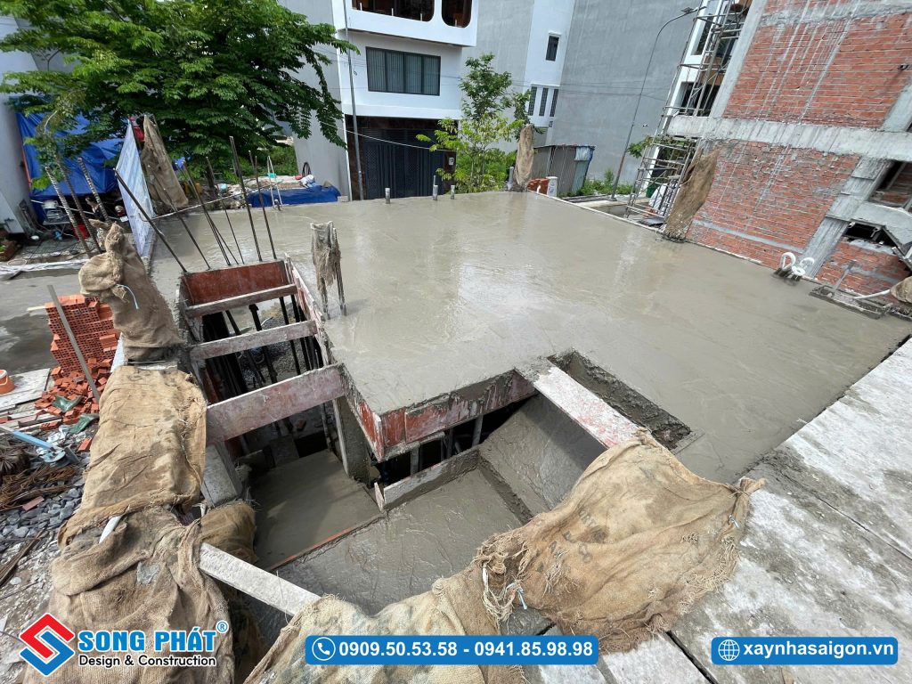 25/05 đổ bê tông sàn lầu 1 