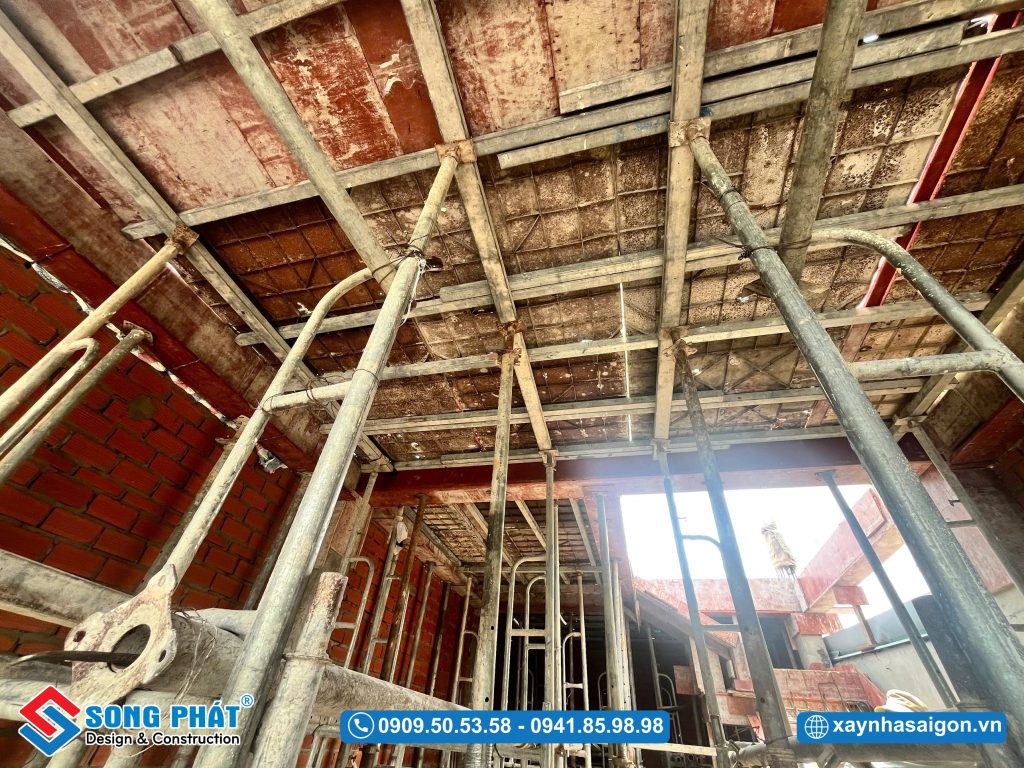 08/08 Gia công lắp dựng coffa dầm sàn lầu 2 
