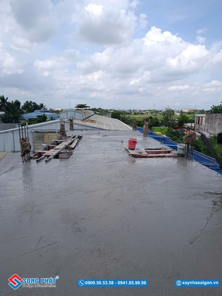 Đổ bê tông sàn lầu 2 