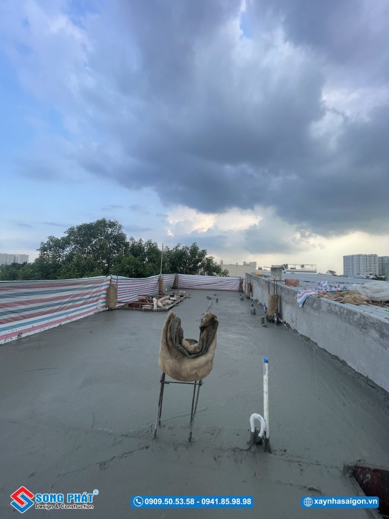 Đổ bê tông sàn lầu 2