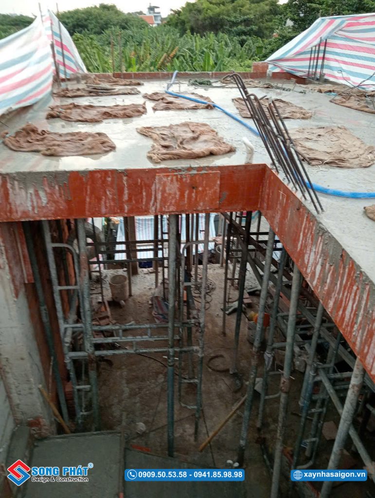 Bao che, tưới ẩm bảo dưỡng bê tông sàn 