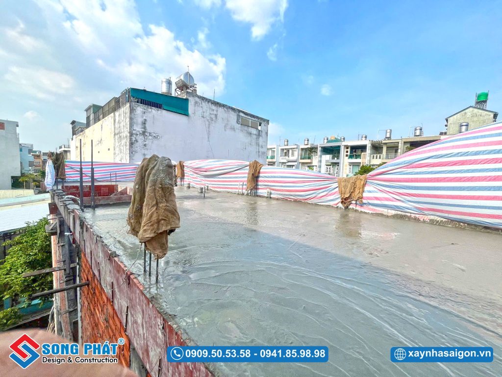 Hoàn thiện đổ bê tông sàn lầu 2 