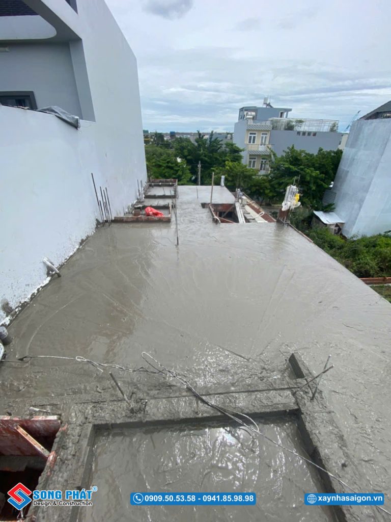 Hoàn thiện đổ bê tông sàn lầu 2 