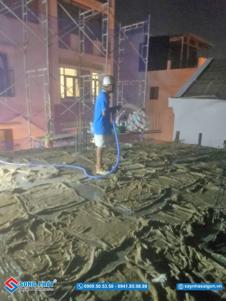 Bao che, tưới ẩm bảo dưỡng bê tông sàn 