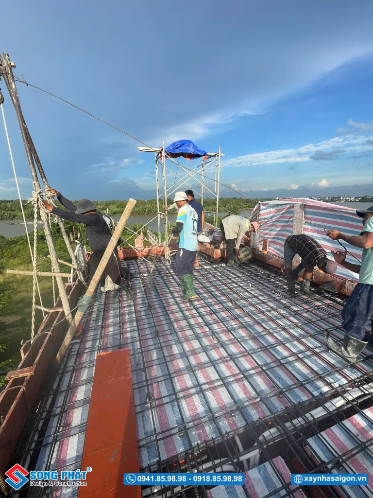 09/07 Hoàn thiện đi thép sàn mái 