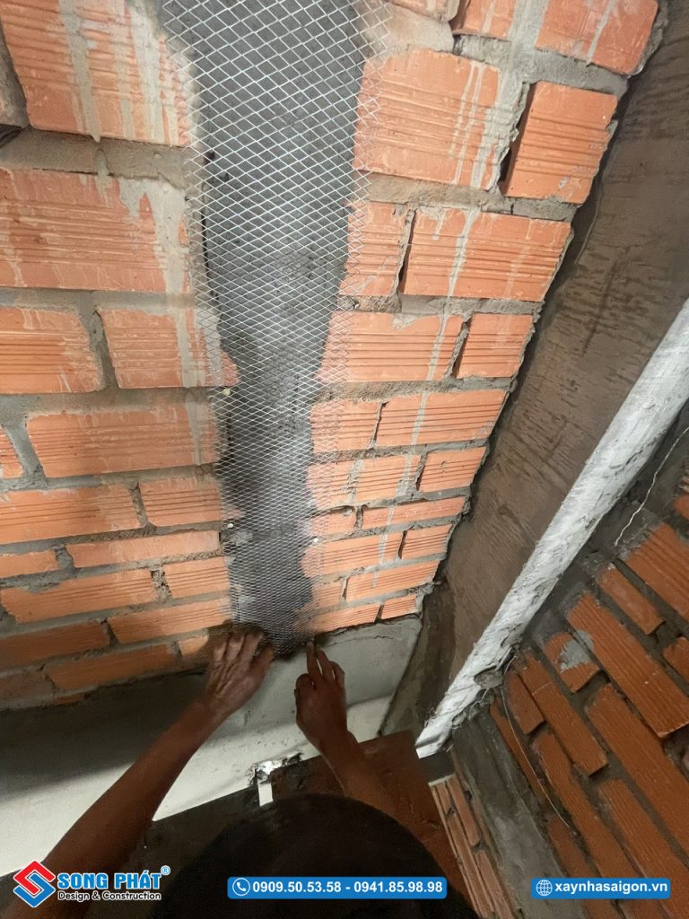 10/05 Đóng lưới mắt cáo, tô tường trệt
