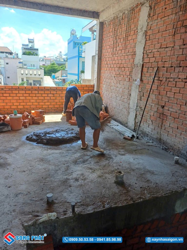 24/06 Xây tường ngăn lầu 2
