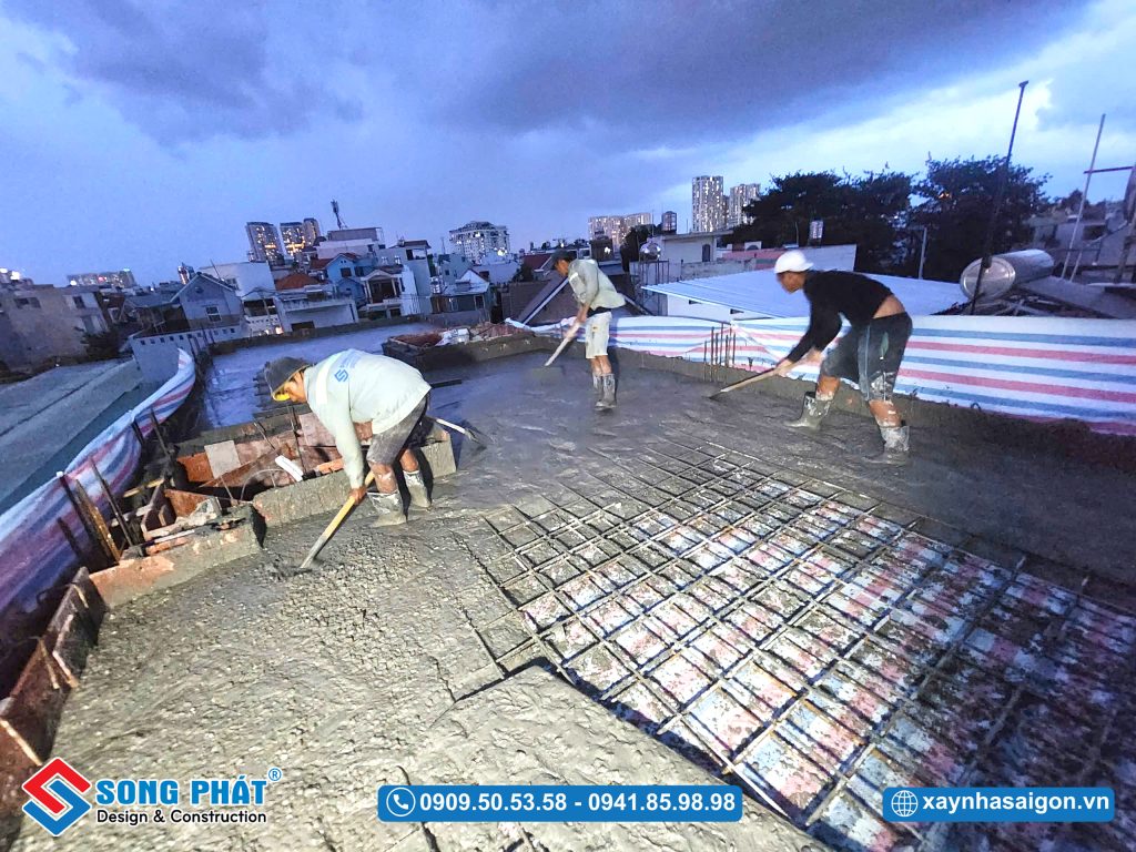 03/07 Đổ bê tông sàn mái 