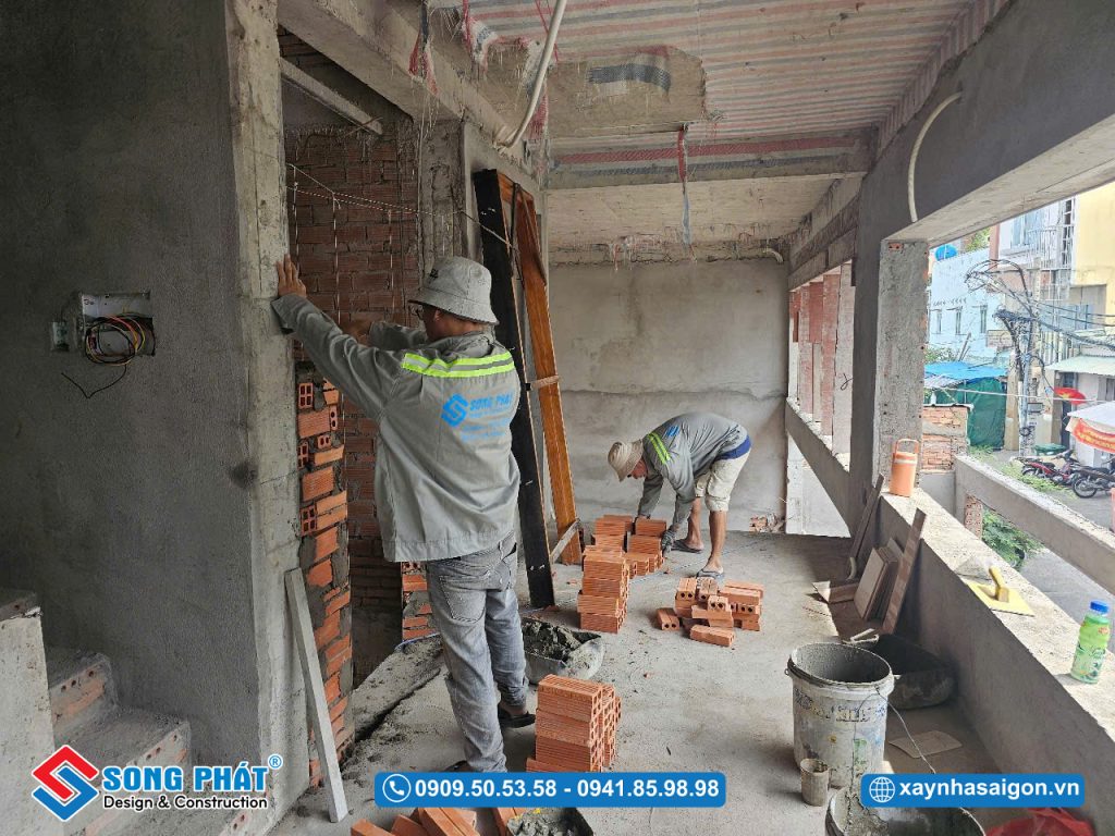 21/02 Xây đố cửa thang máy