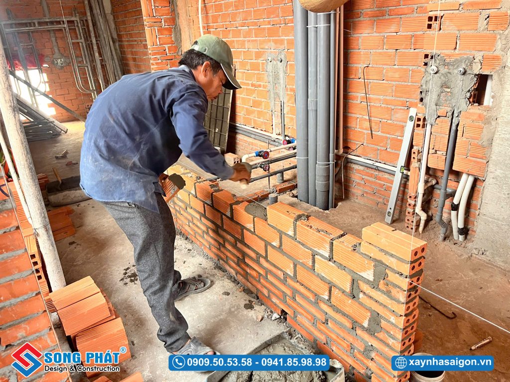 21/04 Xây tường ngăn lầu 2 