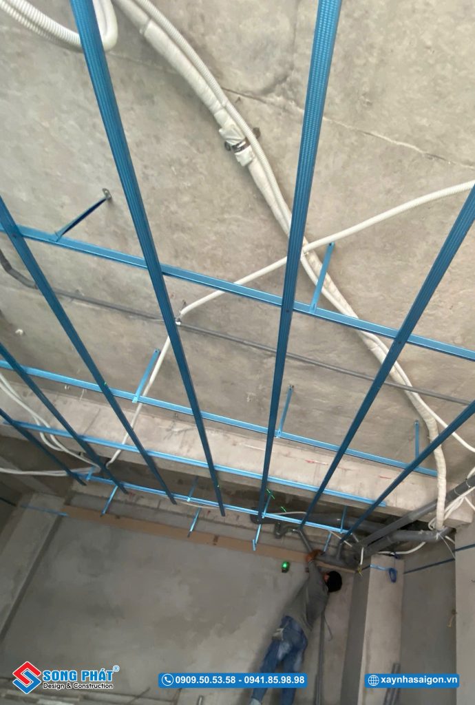 12/05 Thi công trần thạch cao lầu 1
