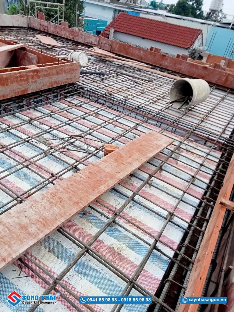 24/07 Hoàn thiện đi thép sàn mái 