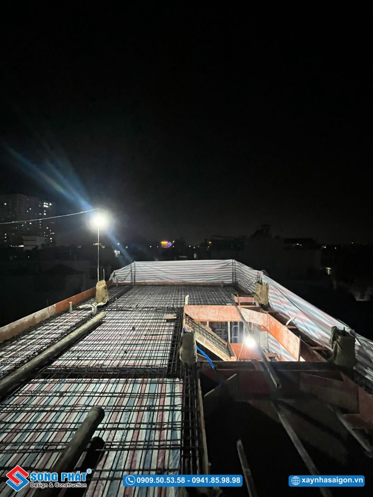 28/10 Hoàn thành đi thép sàn sân thượng 
