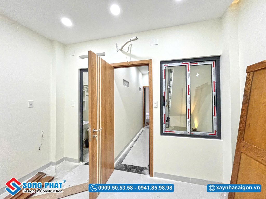 24/06 Thi công lắp đặt cửa Composite