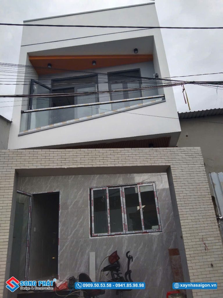 Mặt tiền nhà hoàn thiện, chờ ngày bàn giao 