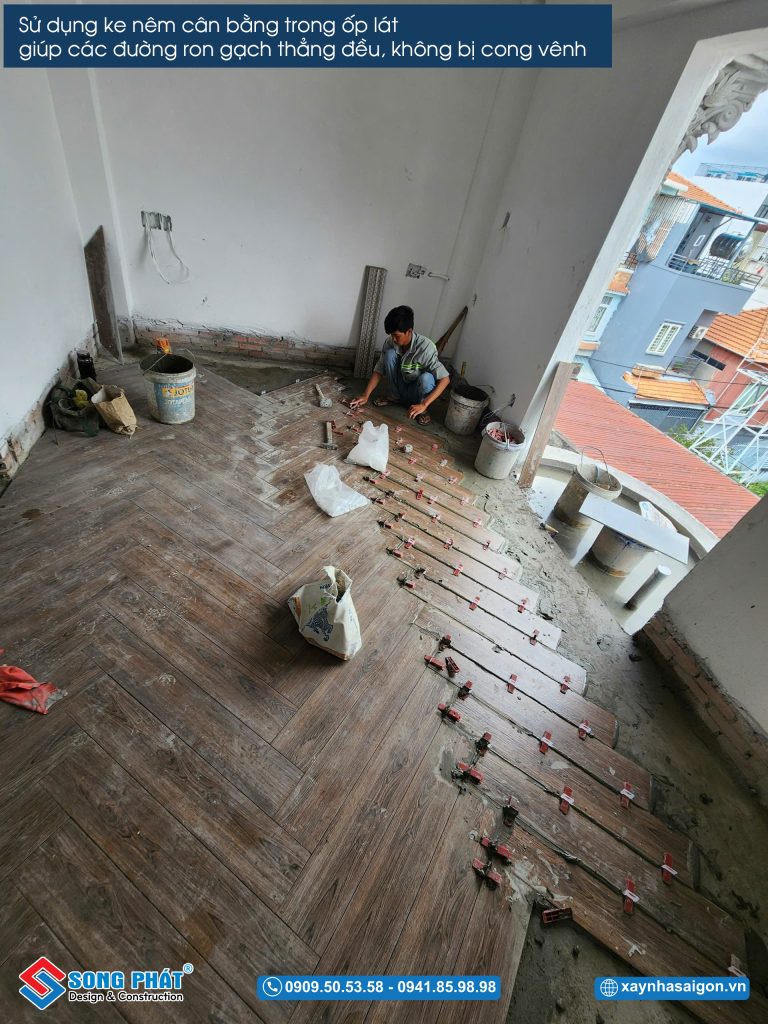 01/03 Ốp gạch phòng ngủ lầu 1 