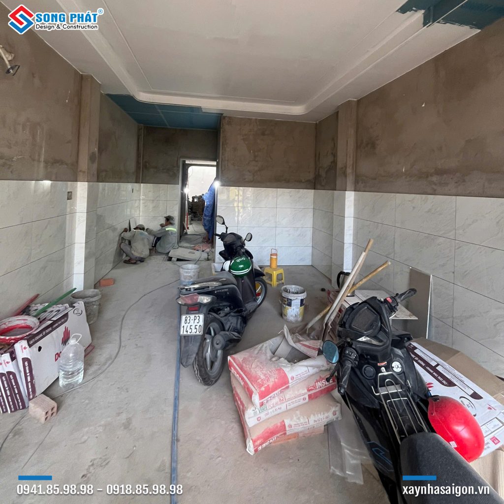 23/09 Ốp lát tường tầng trệt