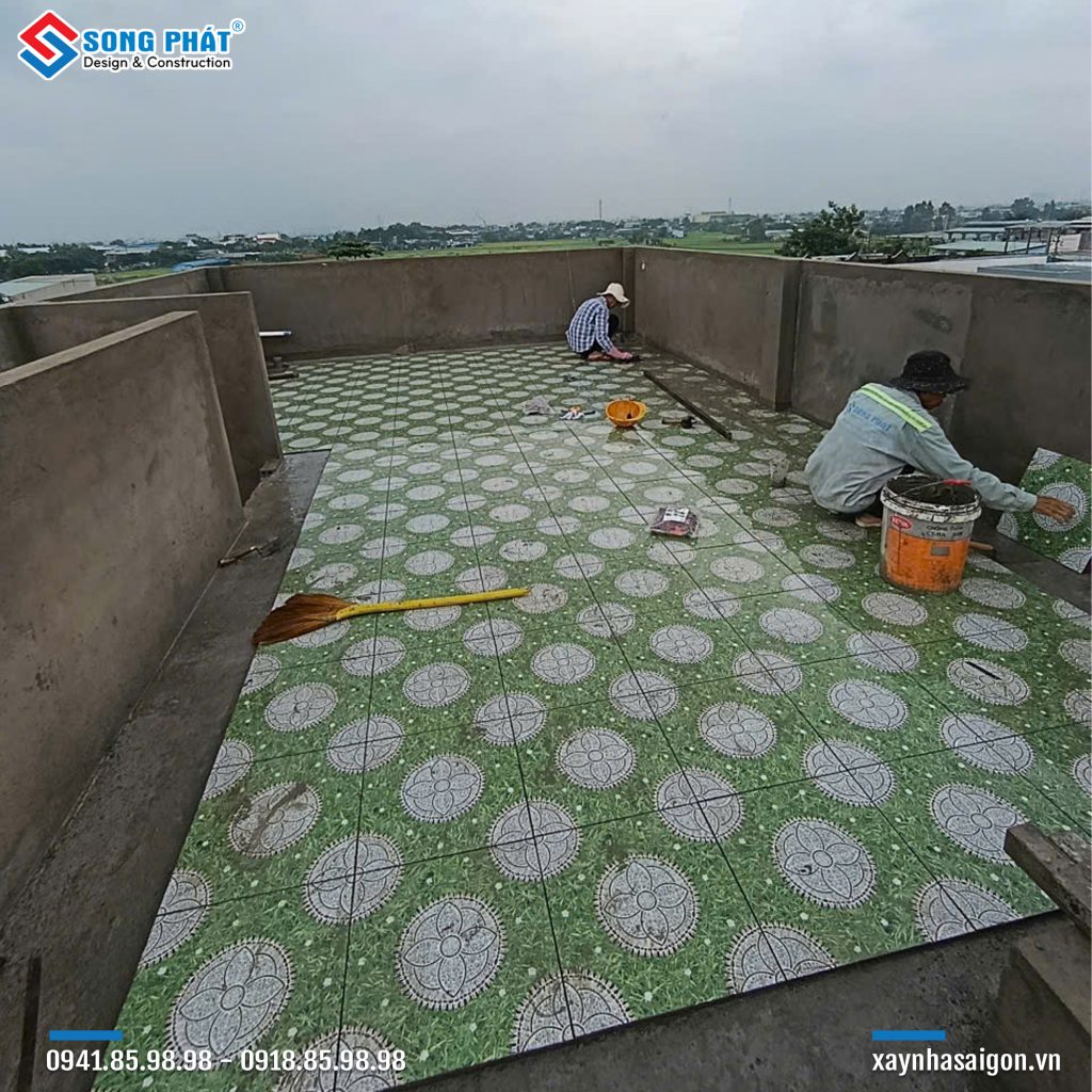 18/08 Ốp lát gạch sàn mái