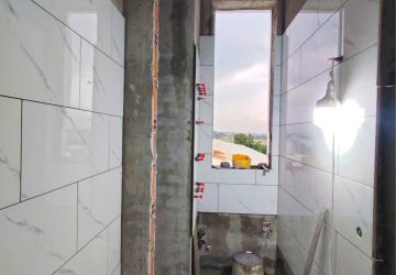 09/10 Ốp gạch wc lầu 1