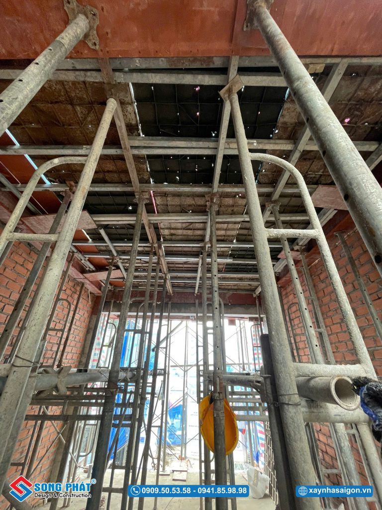 17/04 Gia công lắp đặt coffa sàn lầu 2