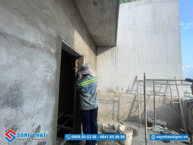 30/05 Tô tường sân thượng