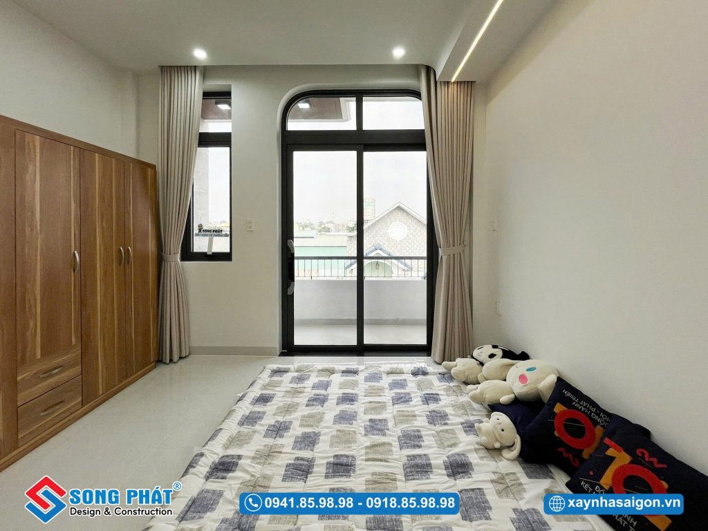 Nội thất cơ bản lắp đặt gọn gàng, tiện nghi.