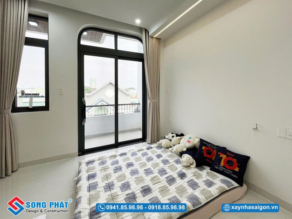 Hệ cửa ra ban công đảm bảo thông thoáng cho không gian