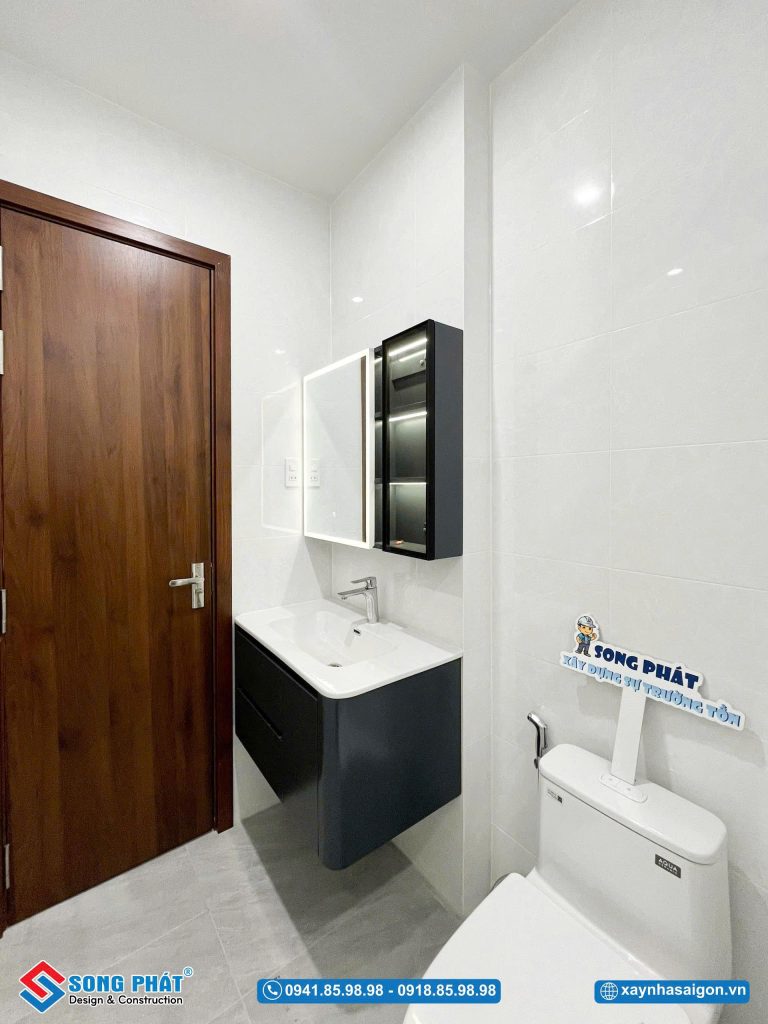 Cách bố trí vật dụng WC hợp lý, thuận tiện khi sử dụng.