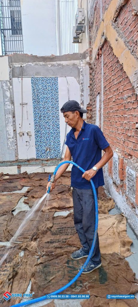 Bao che, tưới ẩm bảo dưỡng bê tông sàn