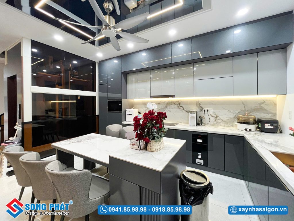 Hệ tủ bếp kịch trần tối ưu không gian sử dụng