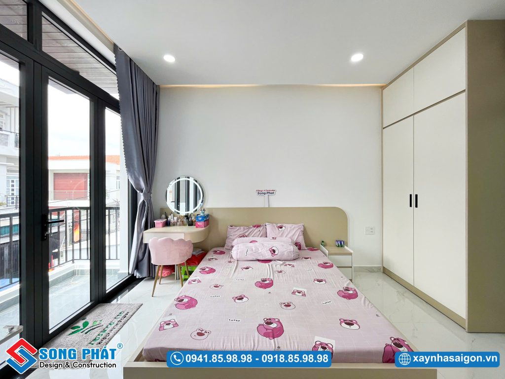 Phòng ngủ con gái với nội thất tone be nâu nhẹ nhàng, hài hòa